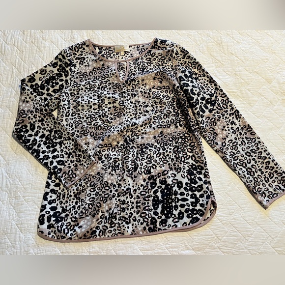 Collective Concepts Cheetah Print Long Sleeve - Picture 1 of 2